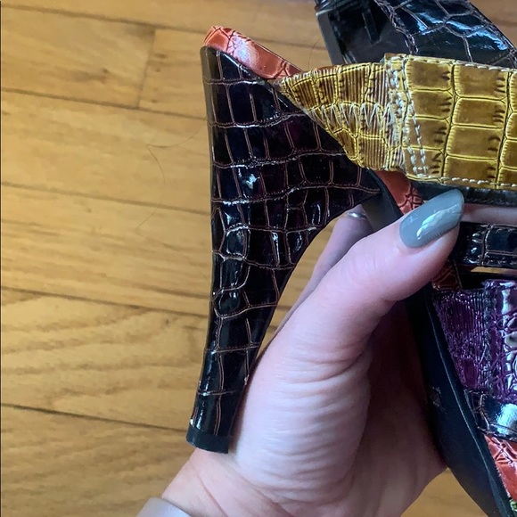 Dollhouse faux scale heels. - Picture 3 of 3